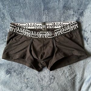 Marco Marco solid black truck, med